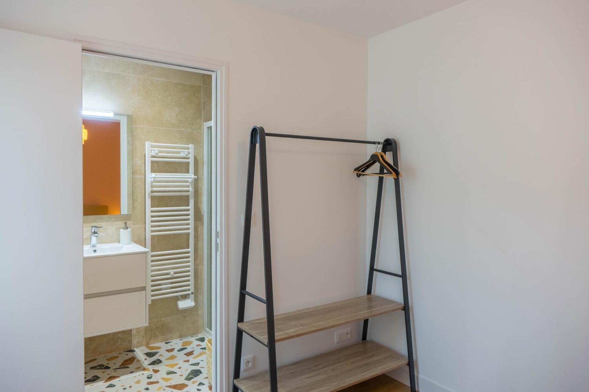 Beau Quartier Et Central, Maison Spacieuse Avec Cour, 3 Chambres, 3 Salles De Bains A 10 Min A Pied De La Gare Orleans Exterior photo