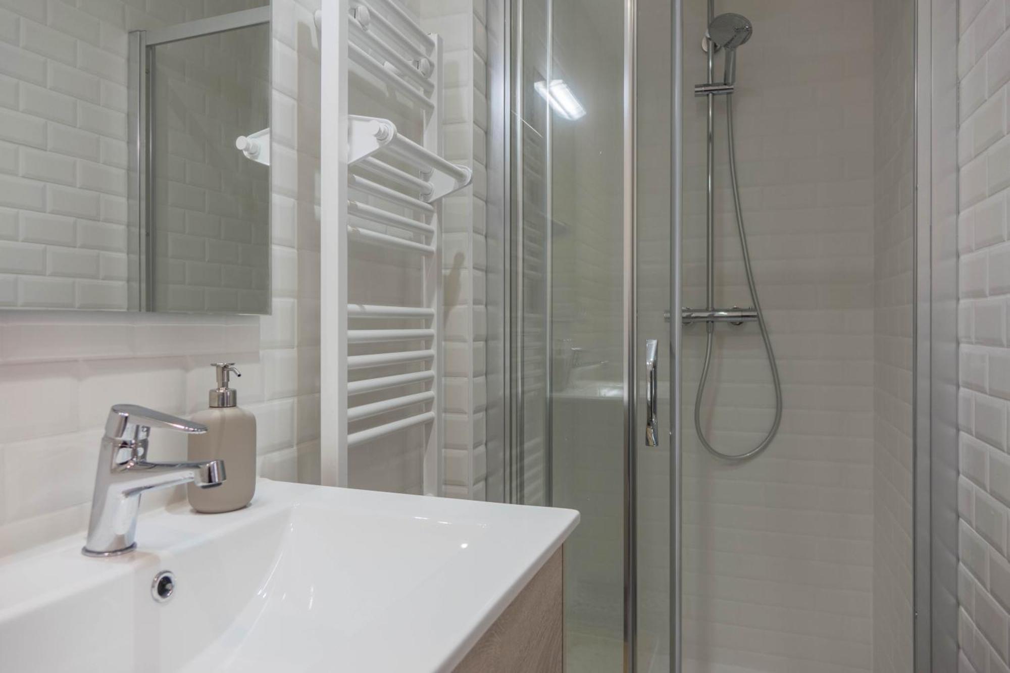 Beau Quartier Et Central, Maison Spacieuse Avec Cour, 3 Chambres, 3 Salles De Bains A 10 Min A Pied De La Gare Orleans Exterior photo