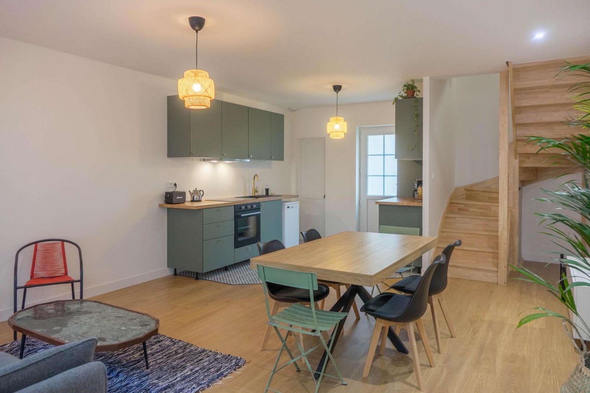 Beau Quartier Et Central, Maison Spacieuse Avec Cour, 3 Chambres, 3 Salles De Bains A 10 Min A Pied De La Gare Orleans Exterior photo