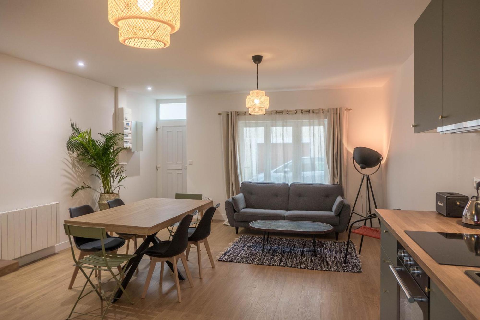 Beau Quartier Et Central, Maison Spacieuse Avec Cour, 3 Chambres, 3 Salles De Bains A 10 Min A Pied De La Gare Orleans Exterior photo